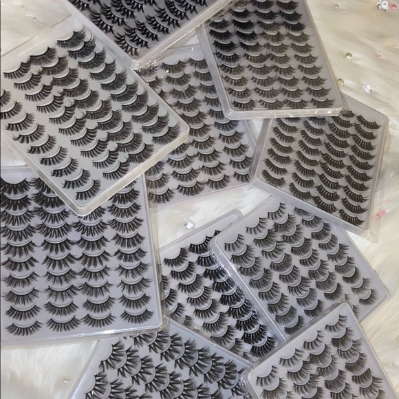 Lashes - Picture 2 of 8